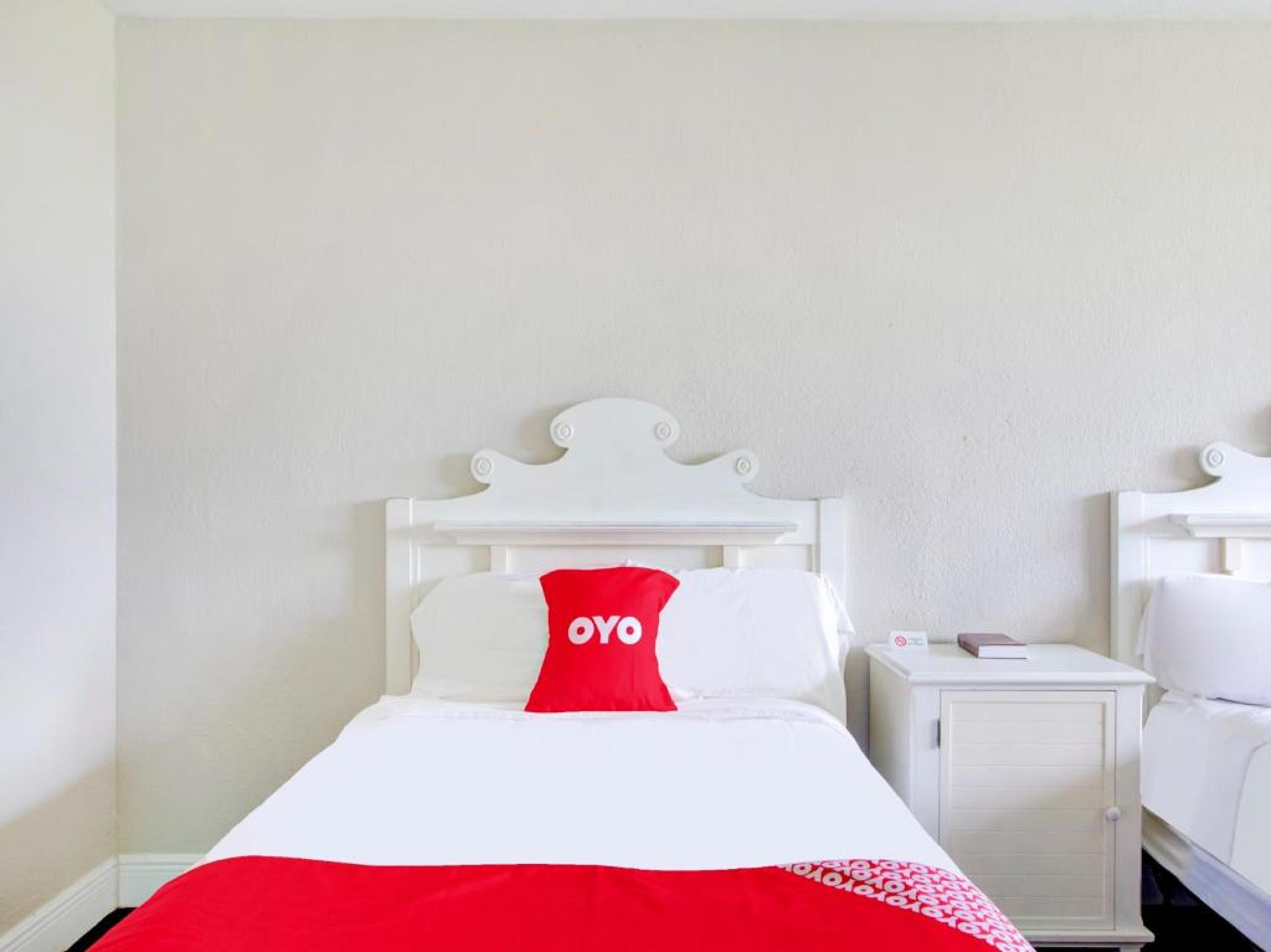 Oyo Hotel Dundee By Crystal Lake Exterior foto