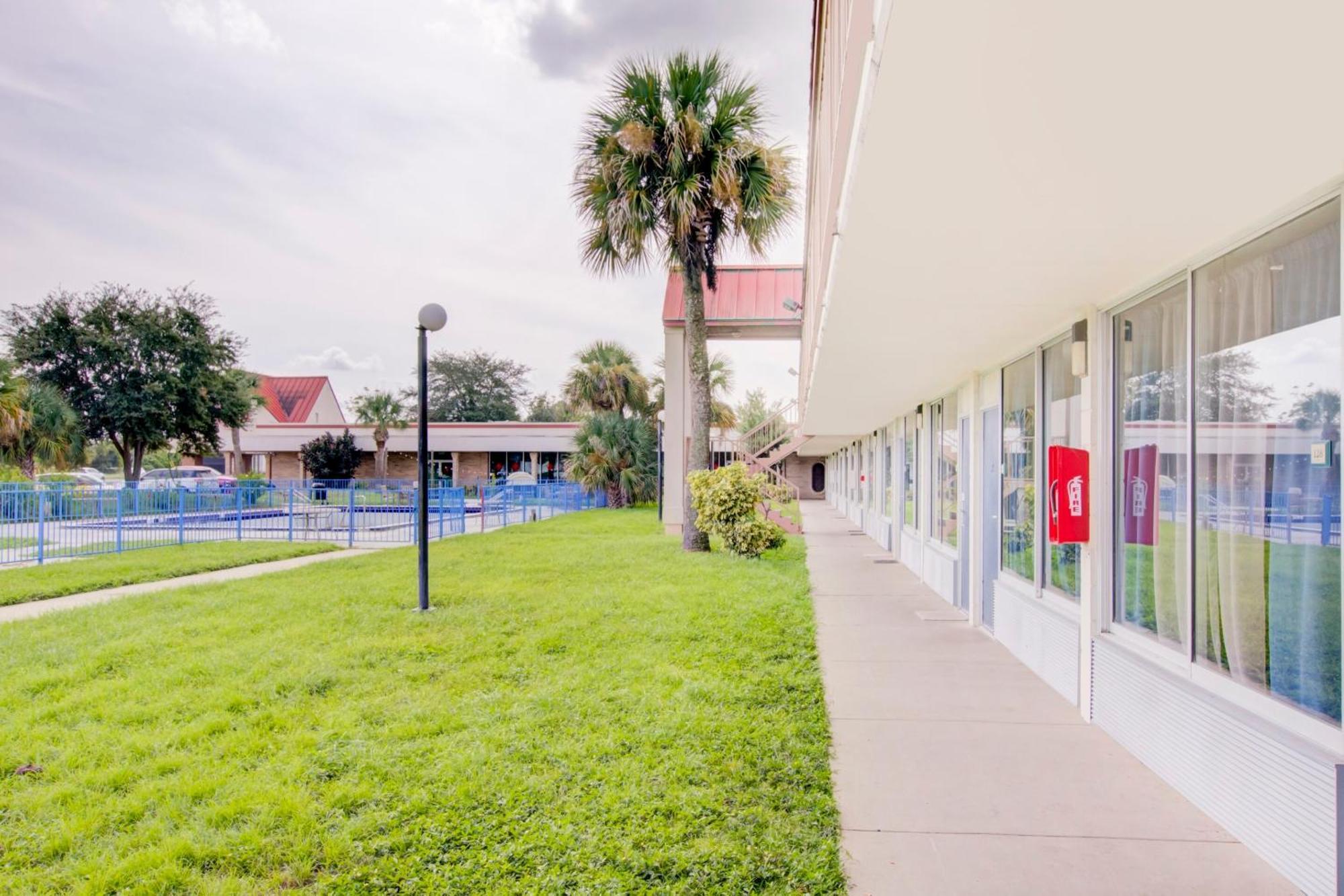 Oyo Hotel Dundee By Crystal Lake Exterior foto