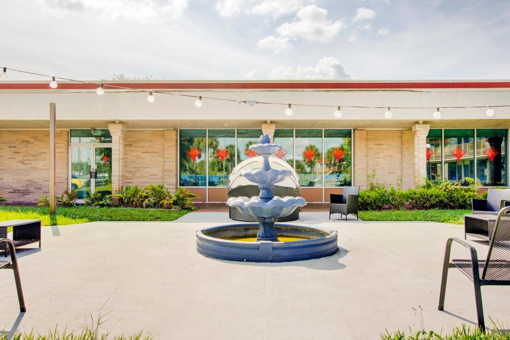 Oyo Hotel Dundee By Crystal Lake Exterior foto